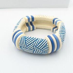 Vintage 1988 Avon Sirocco Stretch Bracelet Blue and off-white